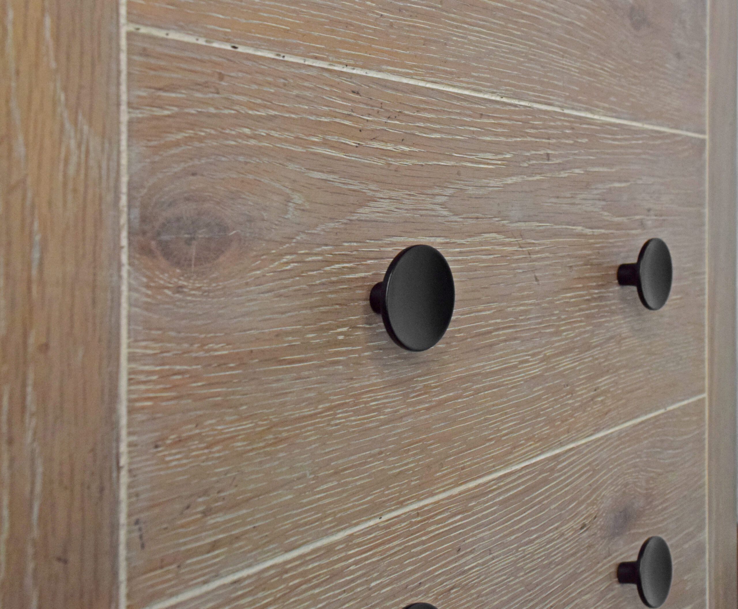 TAGHardware_ELITE_ORB_Transitional_DishedKnob_KitchenApplication2